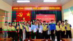 Chiến sĩ tình nguyện Trường Đại học Nam Cần Thơ vinh dự kết nạp Đảng tại mặt trận Đặc khu Thổ Châu
