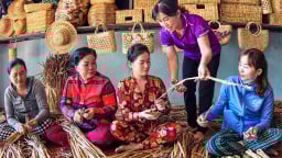 Phụ nữ đầu tiên ở Cà Mau tình nguyện hỗ trợ nghề cho người khuyết tật