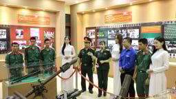 Quân khu 9 trưng bày hơn 300 hình ảnh, tài liệu, hiện vật về “Cách mạng Tháng Tám - mốc son lịch sử”