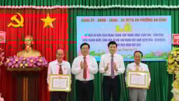 Phường An Bình tổ chức Kỷ niệm 80 năm Cách mạng Tháng Tám, Quốc khánh 2/9 và trao Huy hiệu Đảng