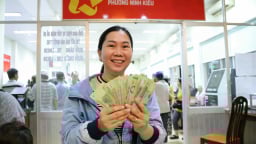 Phường Ninh Kiều chi quà 100.000 đồng cho người dân nhân dịp Quốc khánh 2/9