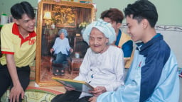 Sinh viên Đại học Nam Cần Thơ phục dựng ảnh liệt sĩ, lan tỏa nghĩa tình nơi vùng biên Đồng Tháp