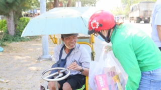 Cần Thơ: Tặng 200 suất quà tết cho người nghèo, lang thang cơ nhỡ