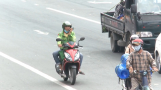Video: Nguy cơ mất an toàn giao thông từ đội ngũ Shipper, xe ôm công nghệ