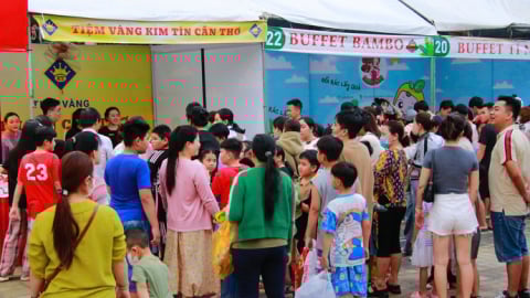 Thu về hơn 10 tấn rác được phân loại tại Ngày hội “Đổi rác lấy quà”