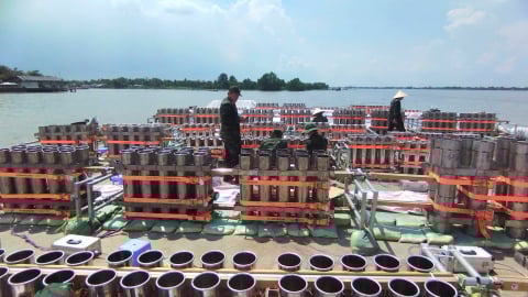 Cần Thơ: Cận cảnh trận địa pháo hoa trước giờ khai hỏa chào mừng đại lễ 30/4