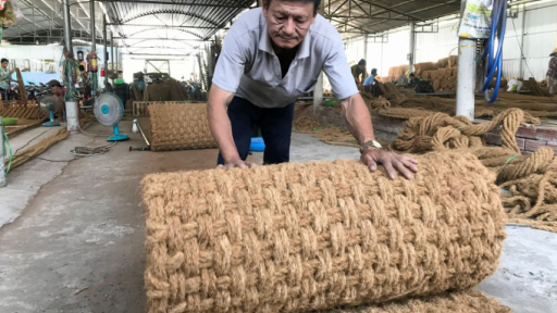 Thu trăm tỉ từ chiếc vỏ dừa xấu xí