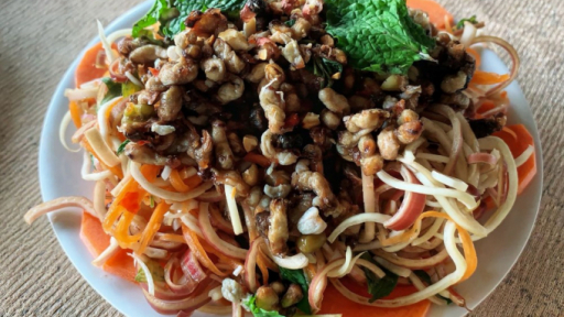 “Ăn ong” ở rừng U Minh Hạ