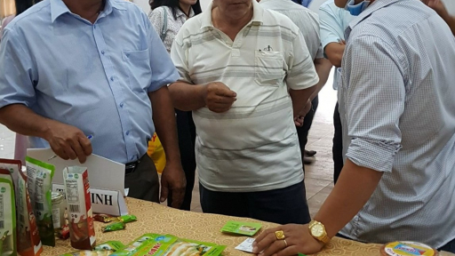 Ngọc Đáng cuộn món ngon