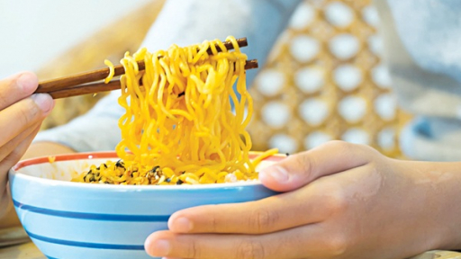 Tại sao mì ăn liền cần ngâm 3 phút?