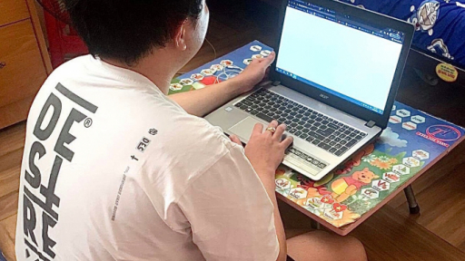Sinh viên học trực tuyến theo phương pháp mới trong mùa dịch, được và mất gì?