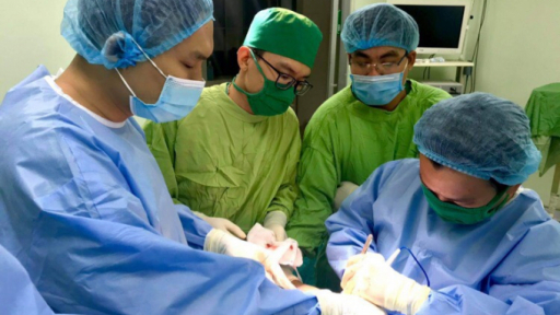 Cần Thơ: Khâu nối mạch máu không cần kim chỉ, cứu sống bàn tay bị đứt lìa