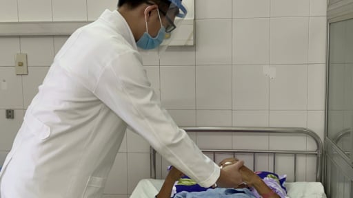 Cứu sống bệnh nhân bị trầm cảm, tự đóng đinh vào đầu