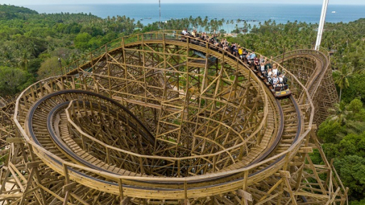 Vừa ra mắt ngày đầu năm, tàu lượn siêu tốc gỗ tại Hòn Thơm đã trở thành điểm check-in hot của Phú Quốc