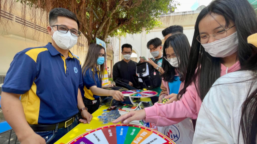 Học sinh trải nghiệm làm sinh viên ở đại học Trà Vinh