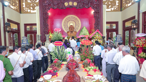 An Giang tổ chức dâng hương tưởng niệm 42 năm ngày mất của Chủ tịch Tôn Đức Thắng