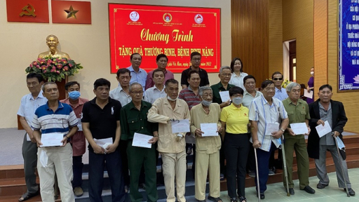 Quỹ Thiện Tâm tặng quà cho thương, bệnh binh nặng trên địa bàn tỉnh Cà Mau