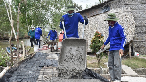 “Biệt đội vá đường” – Lan tỏa hành động đẹp
