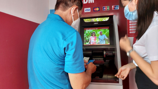 Khai trương máy ATM đa chức năng đầu tiên ở Sóc Trăng
