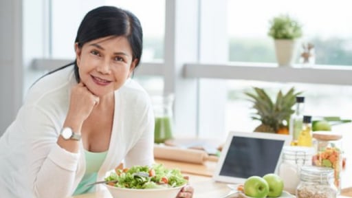 Vì sao nói tuổi 45 phải “giữ miệng, cất chân”?