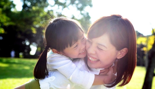 Nhìn gót chân mẹ hiểu được 4 phần tính cách con gái