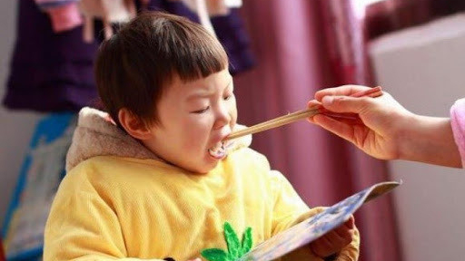 Những việc làm của cha mẹ vô tình khiến con trai bất hiếu