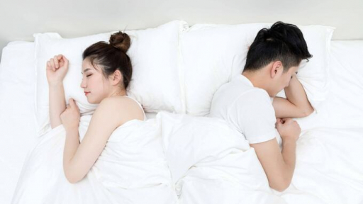 Vợ chồng ngủ chung hay ngủ riêng tốt hơn?