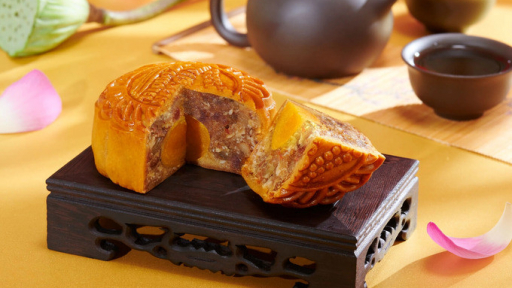 Chiếc bánh trung thu bằng gần 3 bát phở bò: Ăn thế nào để không tăng cân?