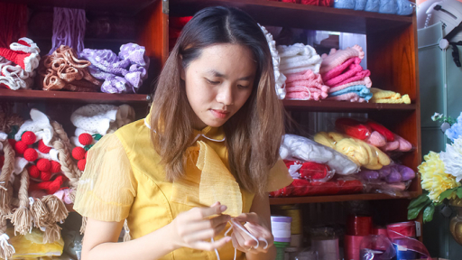 Cà Mau: 9X khởi nghiệp từ nghề móc len