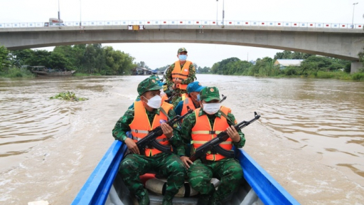 Chốt biên giới mùa lũ