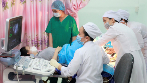 Lần đầu tiên triển khai kỹ thuật mới “Siêu âm đánh giá ống dẫn trứng bằng chất tương phản” (HyFoSy) tại ĐBSCL