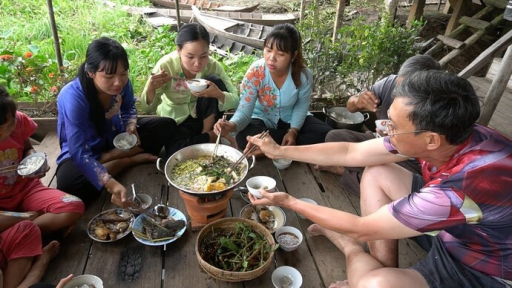 Nồi mắm kho ngoại nấu...mùa mưa