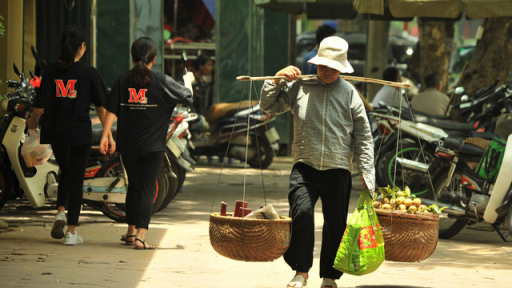 Vì sao nói “Người có phúc lông chân dày, người vô phúc chân chạy ngược xuôi” ?