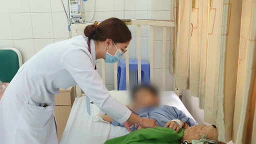 Cần Thơ: Điều trị thành công cho bé trai 11 tuổi bị ban xuất huyết dưới da