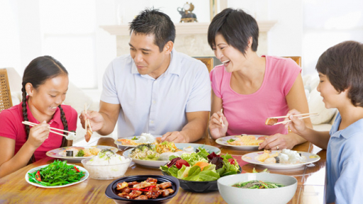 Ăn cơm nhà giảm tới hơn 50% nguy cơ tử vong so với thường xuyên ăn quán