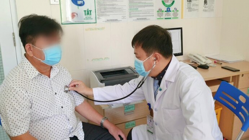 Té xe chấn thương ngực kín vì né động vật qua đường