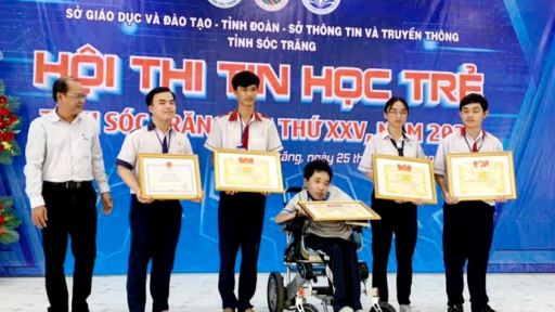 Sóc Trăng: Nghị lực phi thường của cậu học trò yếu tứ chi
