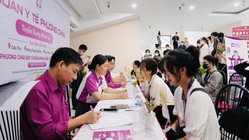 Gần 4.000 sinh viên Cần Thơ tìm kiếm cơ hội việc làm về lĩnh vực y tế tại Ngày hội việc làm 2023