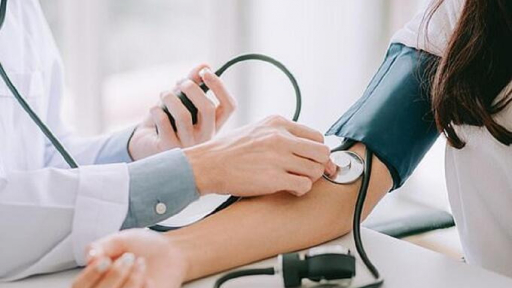 Huyết áp cao bỗng hạ đột ngột vào mùa hè: Lo hơn mừng