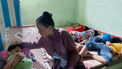 Ấm áp lớp học tình thương của trẻ em nghèo
