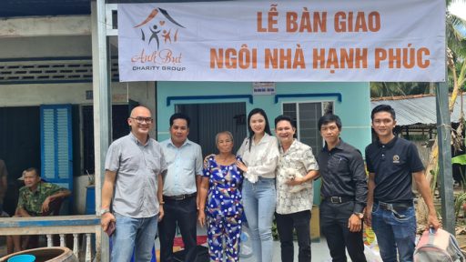 Nữ doanh nhân 9x Sài Gòn trao nhà hạnh phúc cho bà con miền Tây
