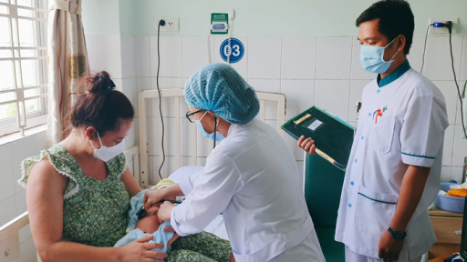 Cần Thơ: Trẻ sơ sinh suy thai được cứu sống thành công bằng phương pháp thở máy xâm lấn
