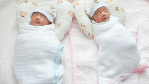 Cần Thơ: Nỗ lực cứu sống 2 bé sinh đôi non tháng, suy hô hấp sơ sinh