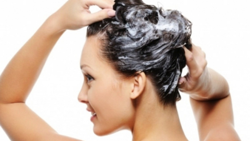 Bí quyết giữ gìn mái tóc khỏe đẹp suốt mùa hè