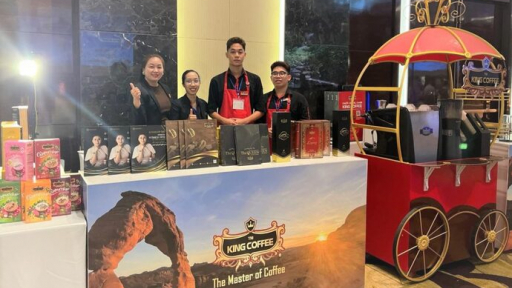 King Coffee phục vụ khách Vip tại lễ kỷ niệm 247 năm Quốc khánh Hoa Kỳ