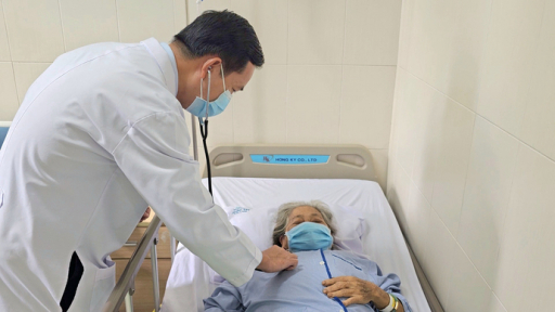 Cấp cứu cụ bà có chỉ số đường huyết tăng cao gấp tám lần người bình thường