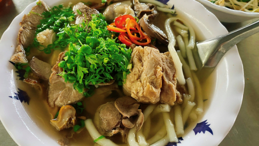 Về Trà Vinh thưởng thức món bánh canh Bến Có ngon nức tiếng