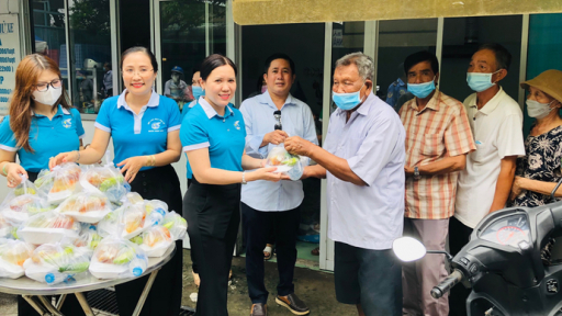 Hội Liên hiệp phụ nữ Quận Ninh Kiều trao 300 Suất ăn nghĩa tình cho bệnh nhân tại bệnh viện Ung Bướu