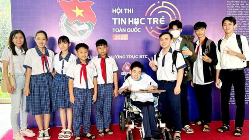 Phần mềm quản lý trường học thông minh của cậu học trò yếu tứ chi cùng nhóm bạn tại Sóc Trăng