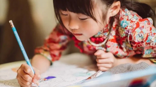 Cha mẹ chỉ biết hò hét nhưng quên mất 3 hiệu ứng giúp con tự giác